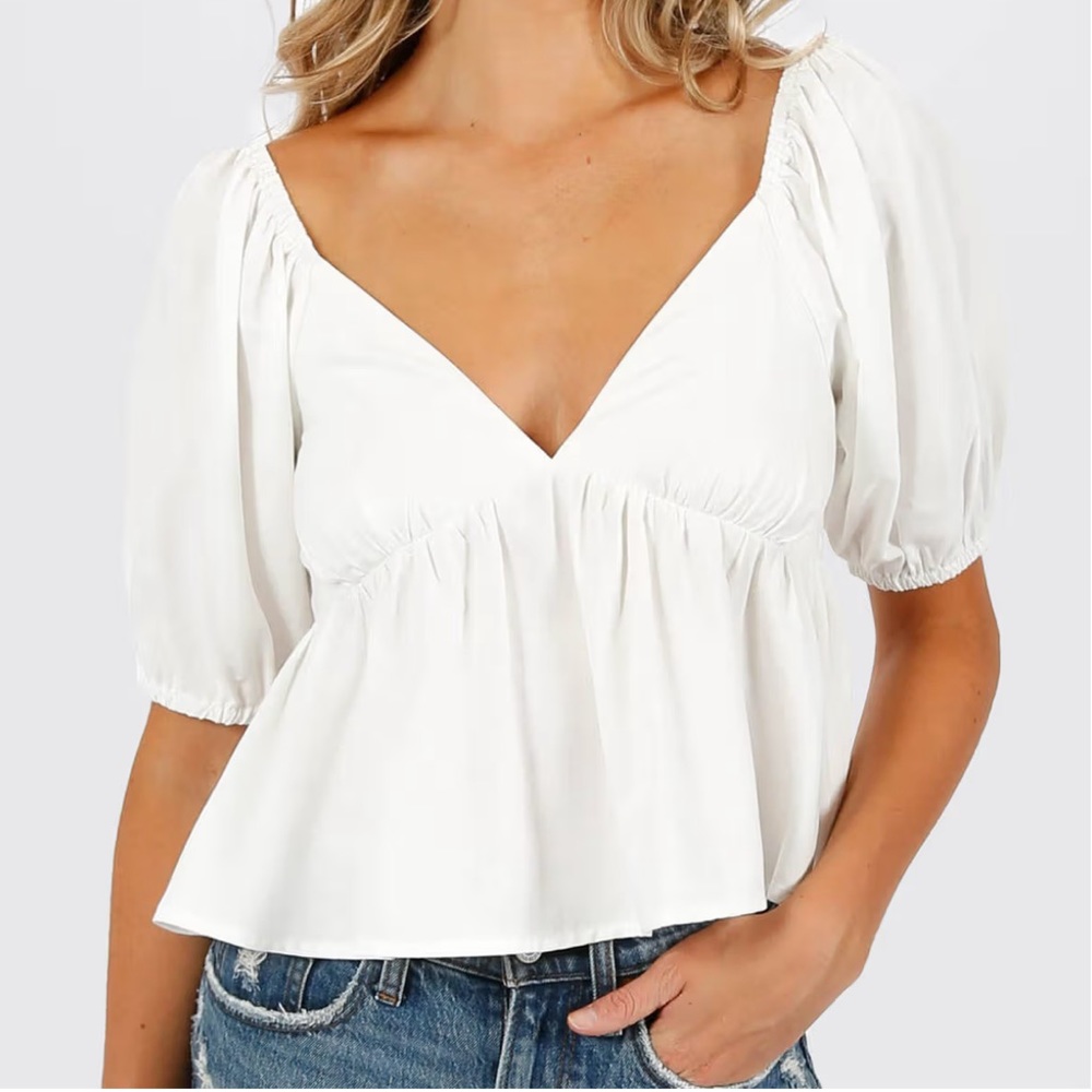 NWT Sweetheart Neckline White Blouse Top with Puff Sleeves and Babydoll Cut